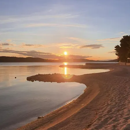 Appartement Studio Violeta-50m From The Trogir