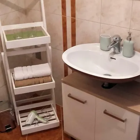 Studio Violeta-50m From The Appartement *