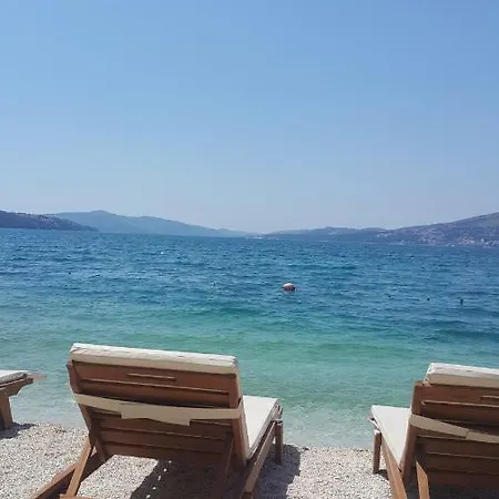 Studio Violeta-50m From The