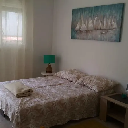 Studio Violeta-50m From The